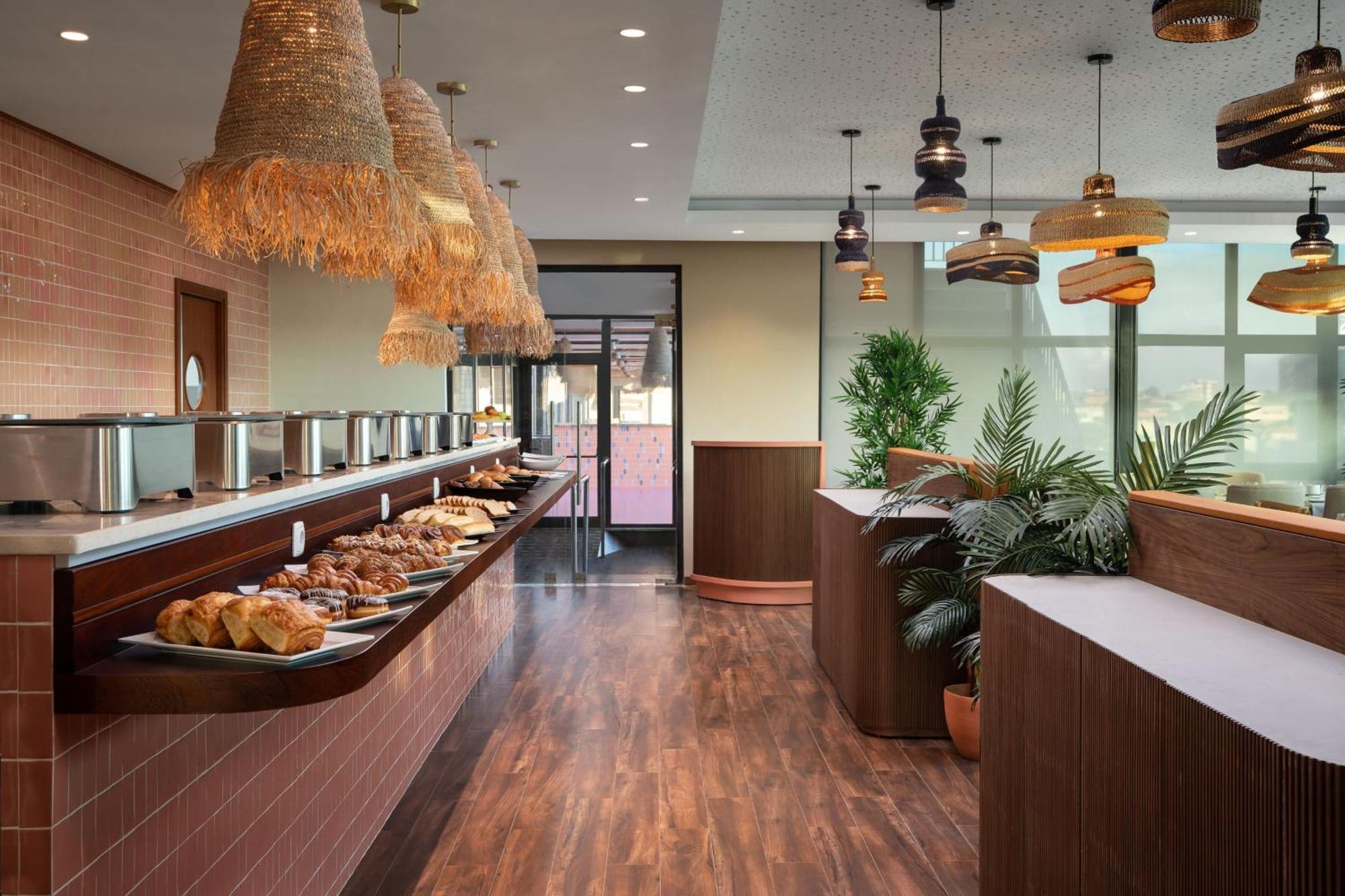 Protea Hotel By Marriott Luanda Exterior photo